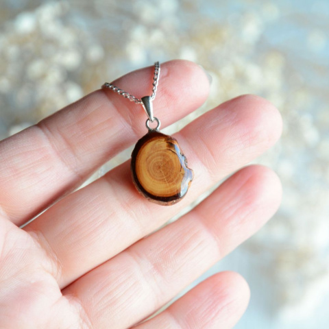 Wisiorek hand made z drewna Wisiorek hand made z drewna