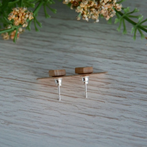 Kwardatowe kolczyki sztyfty z drewna bukowego