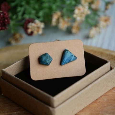 Niebieskie kolczyki sztyfty nie do pary