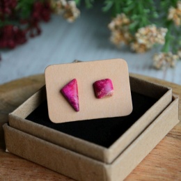 Kolczyki sztyfty różowy trójkąt i kwadrat
